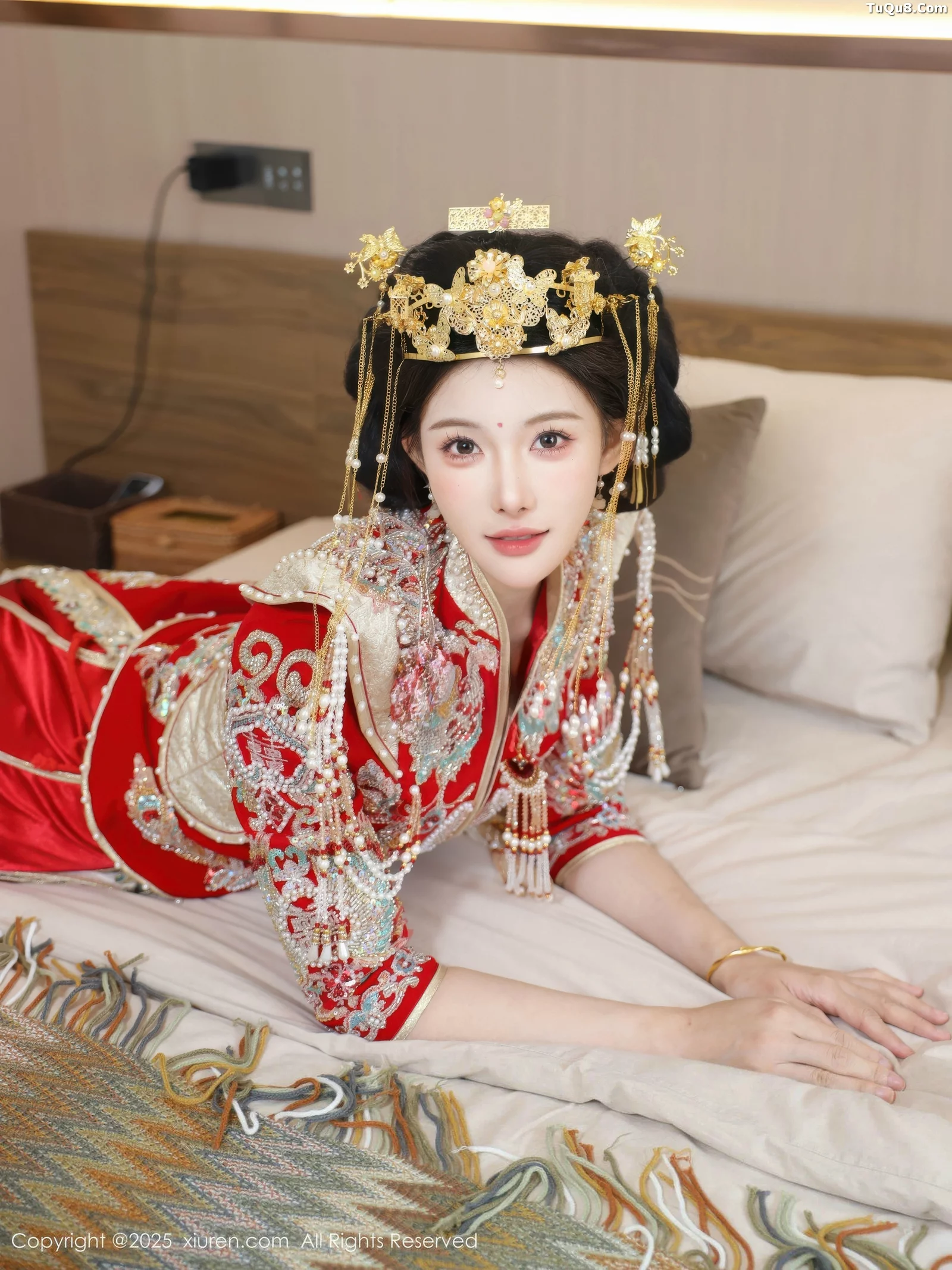 秀人集.com_[XiuRen秀人网]No.10742_模特梨霜儿性感红色新娘服饰配肉色丝袜秀丰腴身材迷人诱惑写真84P