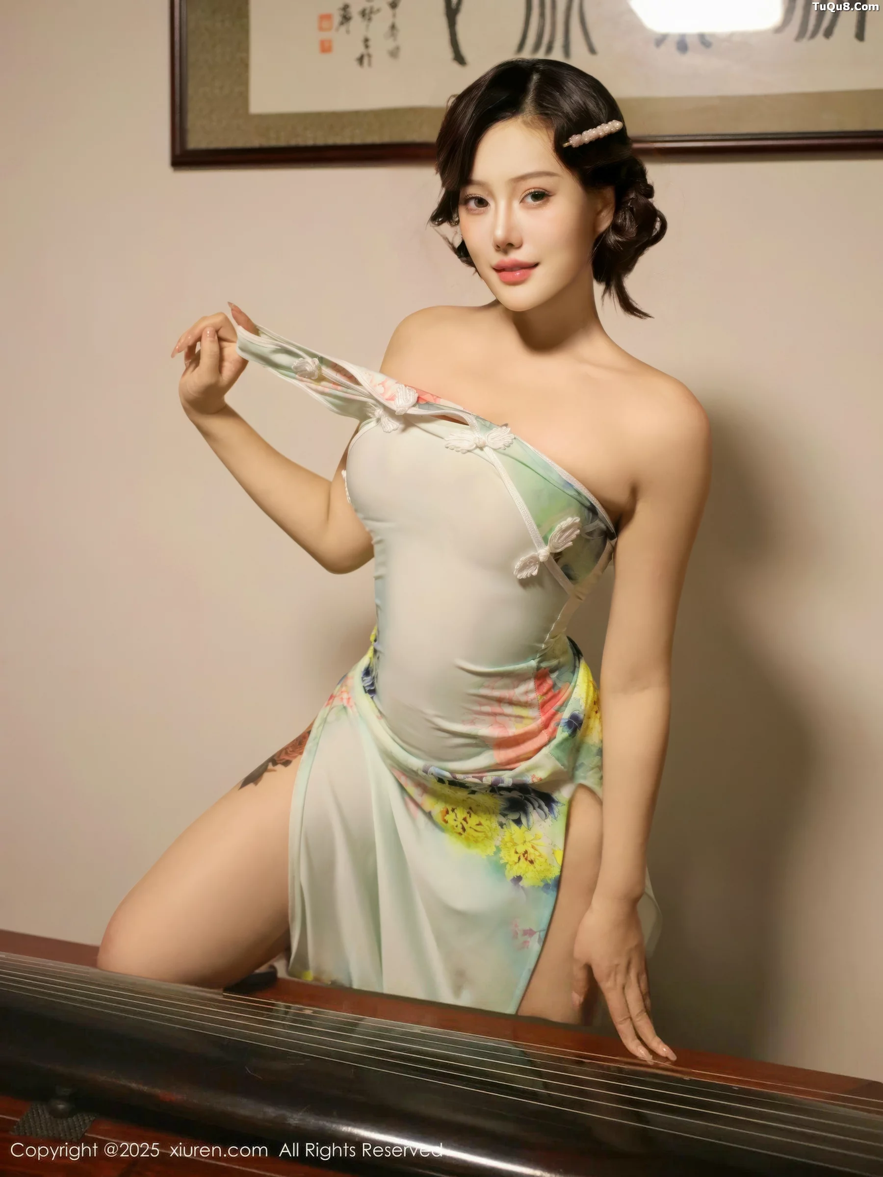 秀人集.com_[XiuRen秀人网]No.10749_新人模特莉莉安娜o性感绿色旗袍配超薄肉丝秀丰满身材诱惑写真73P