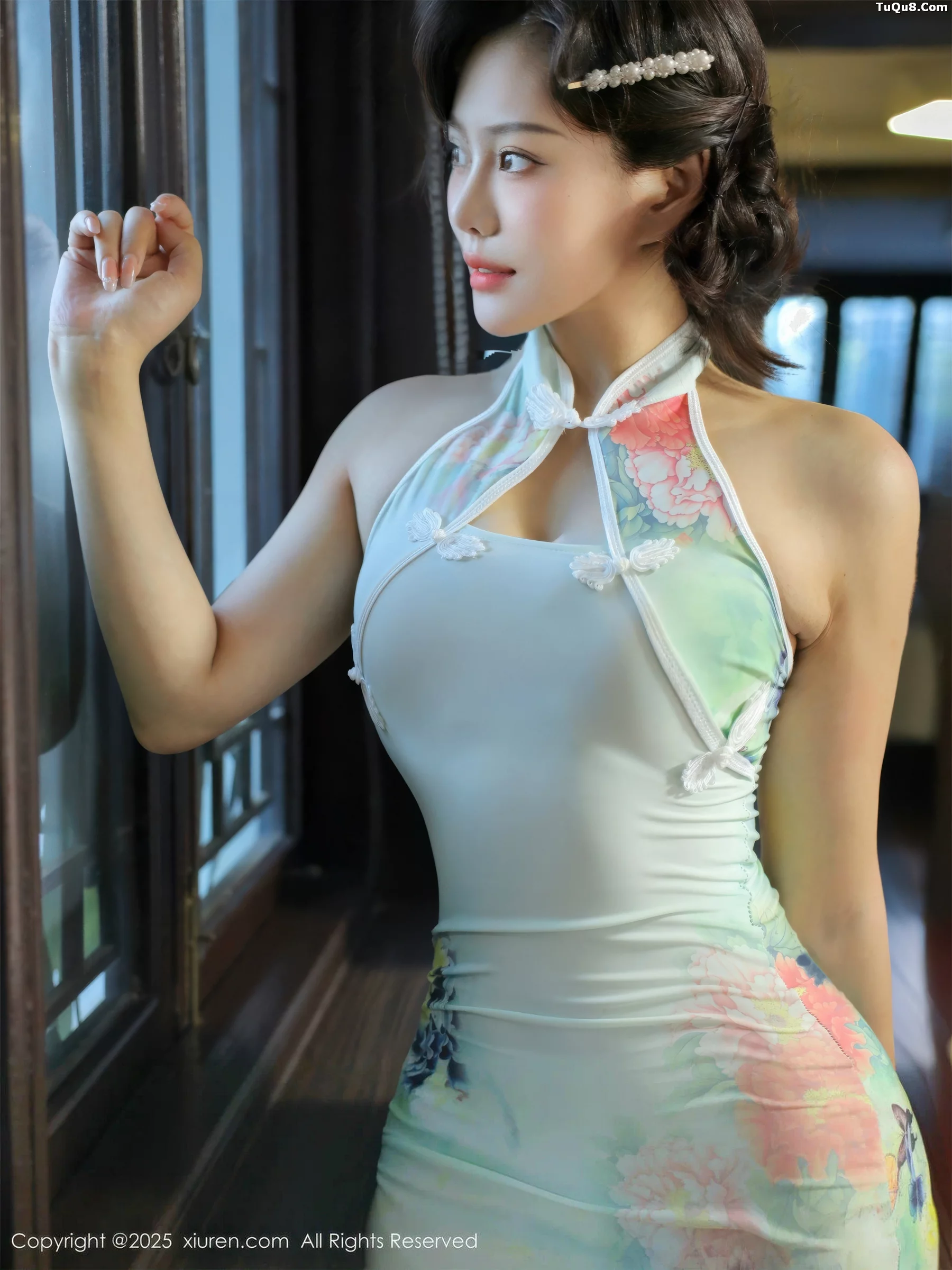 秀人集.com_[XiuRen秀人网]No.10749_新人模特莉莉安娜o性感绿色旗袍配超薄肉丝秀丰满身材诱惑写真73P