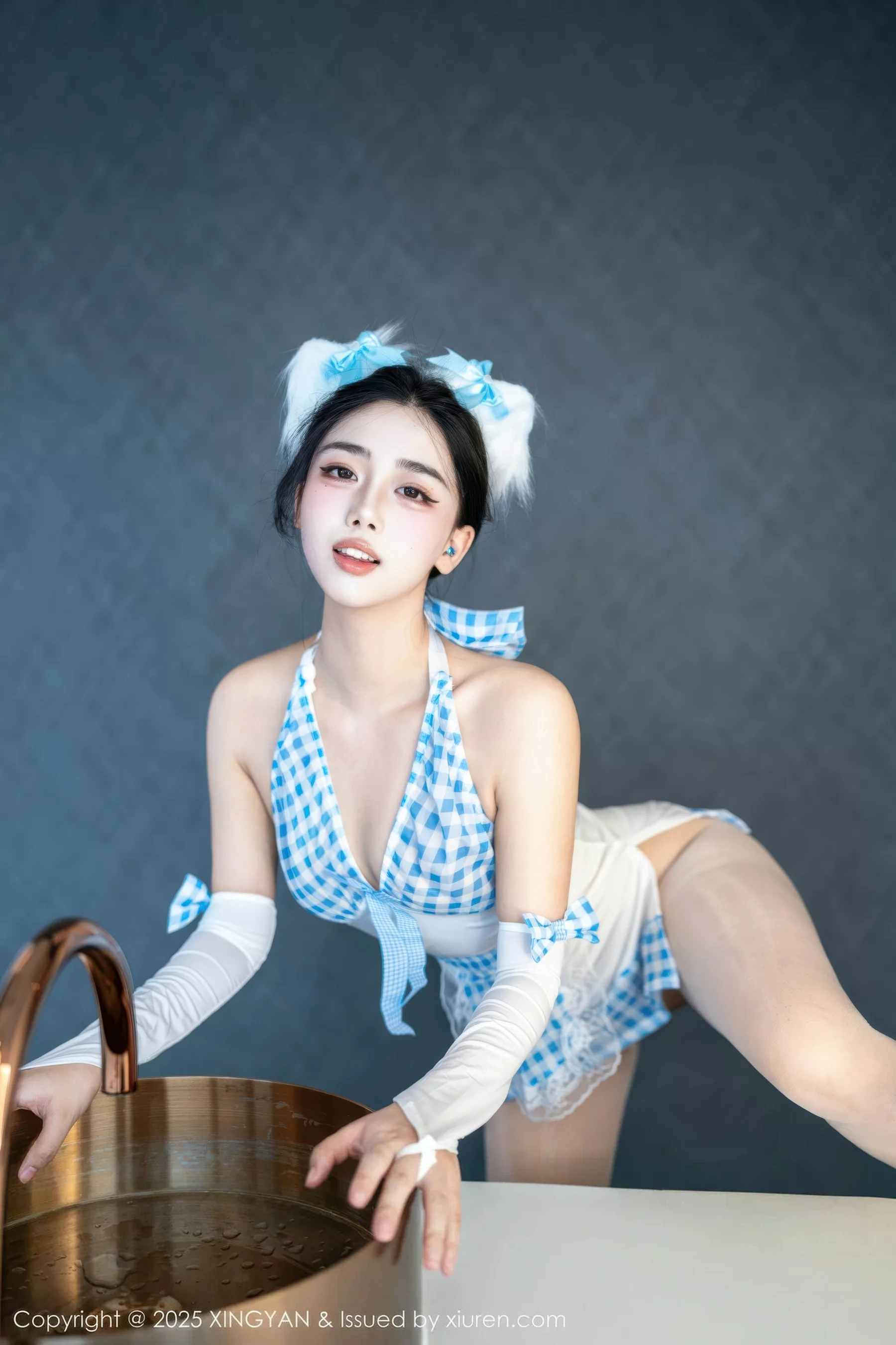 秀人集.com_[XINGYAN星颜社]VOL.399_模特阮福福性感蓝色格子裙配开档白丝秀曼妙身姿诱惑写真66P