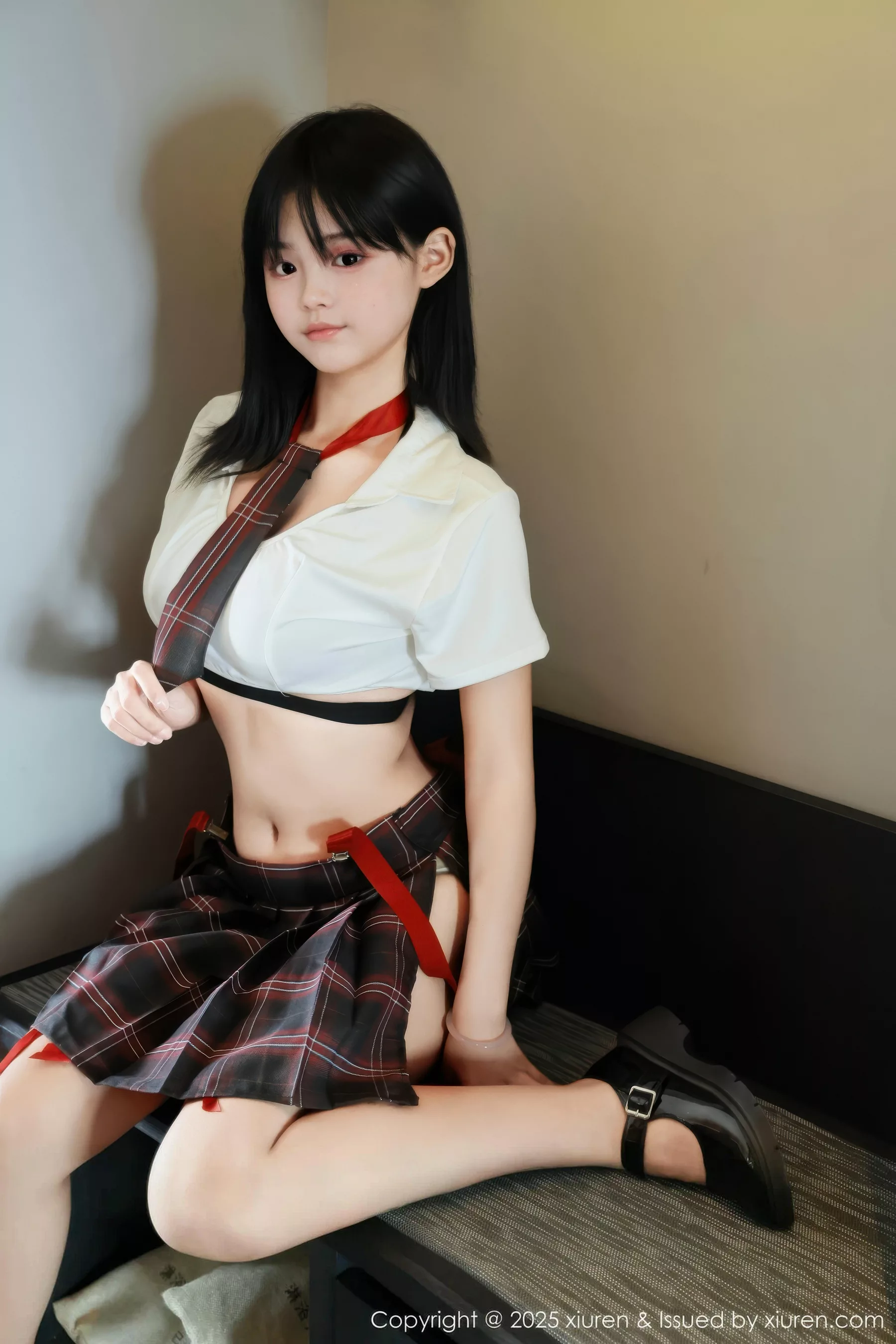 秀人集.com_[XiuRen秀人网]No.10774_模特小泠性感短款上衣露黑色内衣配格子裙秀丰满身材诱惑写真58P