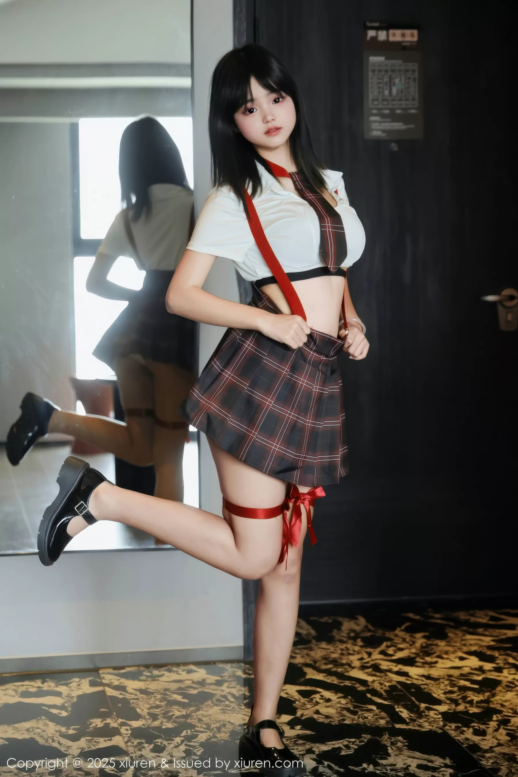 秀人集.com_[XiuRen秀人网]No.10774_模特小泠性感短款上衣露黑色内衣配格子裙秀丰满身材诱惑写真58P