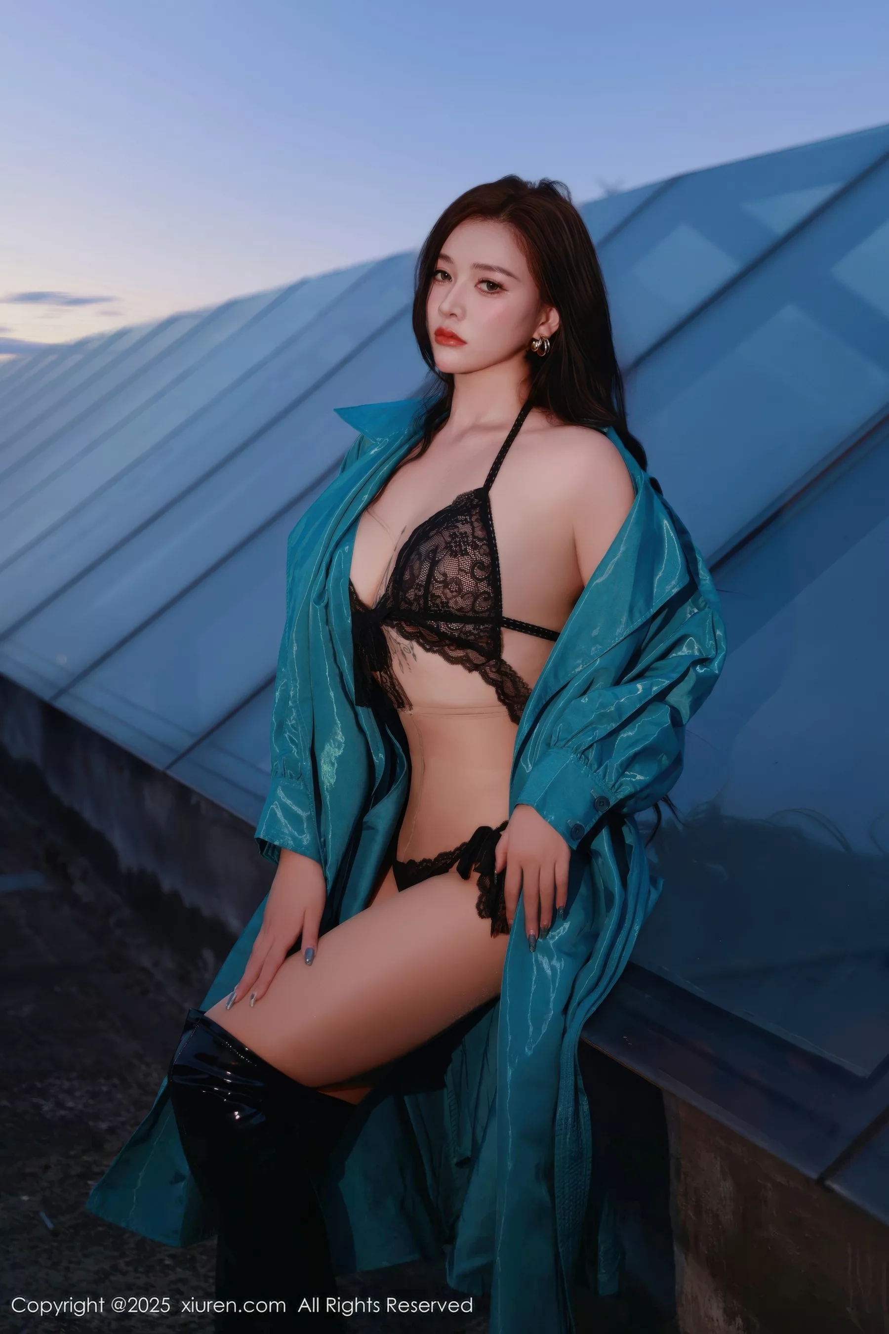秀人集.com_[XiuRen秀人网]No.10776_模特娜比性感蓝色风衣露黑色蕾丝情趣内衣秀凹凸身材诱惑写真82P