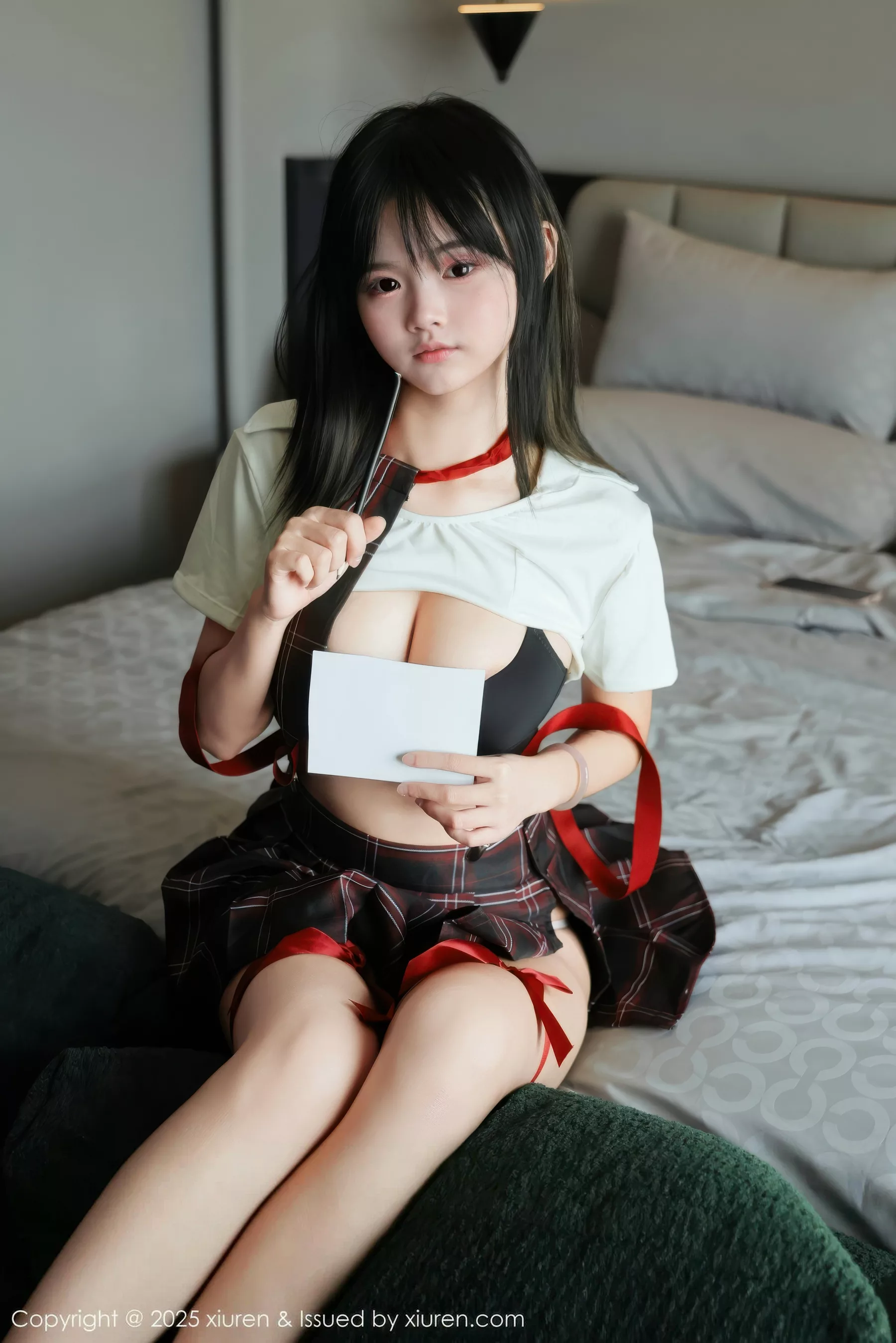秀人集.com_[XiuRen秀人网]No.10774_模特小泠性感短款上衣露黑色内衣配格子裙秀丰满身材诱惑写真58P