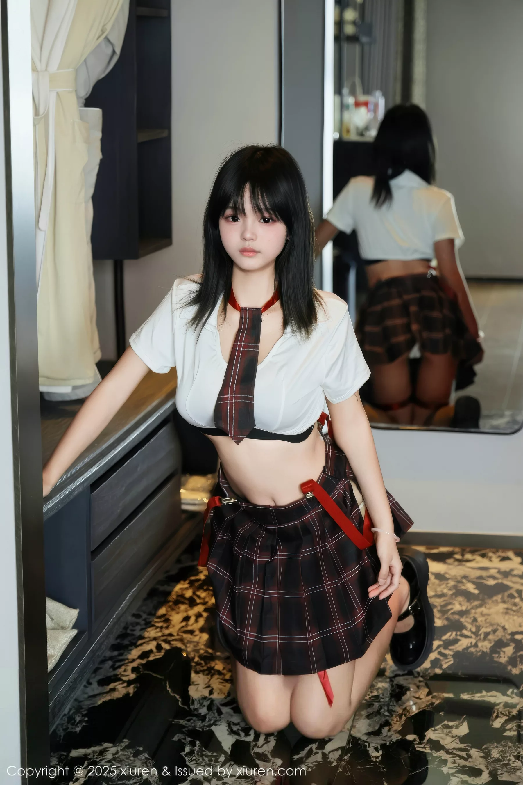 秀人集.com_[XiuRen秀人网]No.10774_模特小泠性感短款上衣露黑色内衣配格子裙秀丰满身材诱惑写真58P