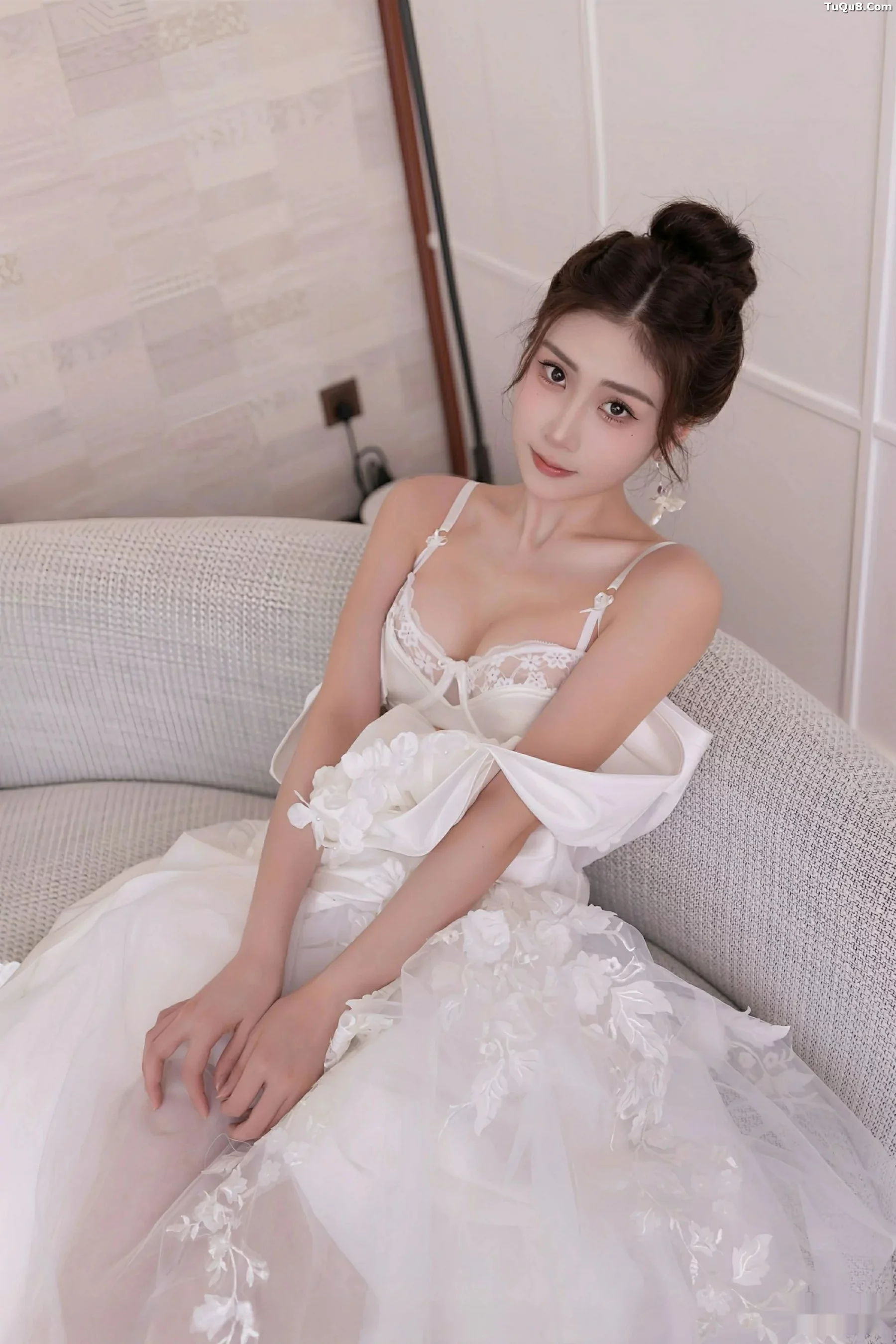 秀人集.com_[XiuRen秀人网]No.10814_模特刘婷婷性感白色婚纱露白色内衣配超薄肉丝秀美腿诱惑写真80P