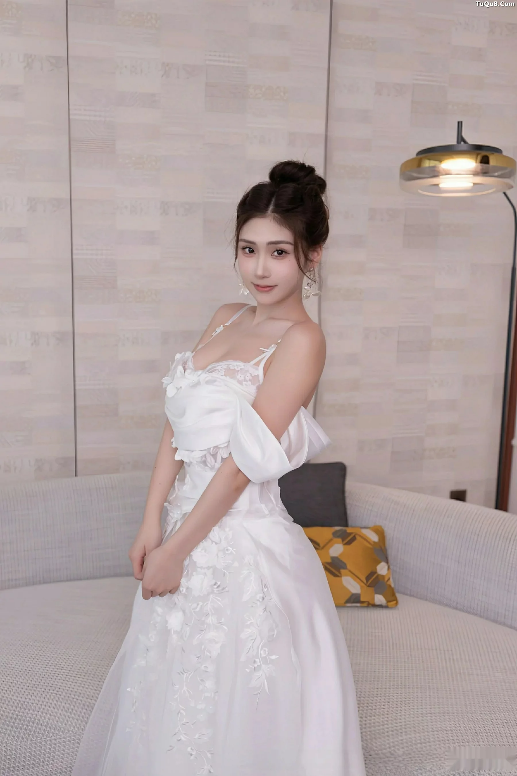 秀人集.com_[XiuRen秀人网]No.10814_模特刘婷婷性感白色婚纱露白色内衣配超薄肉丝秀美腿诱惑写真80P