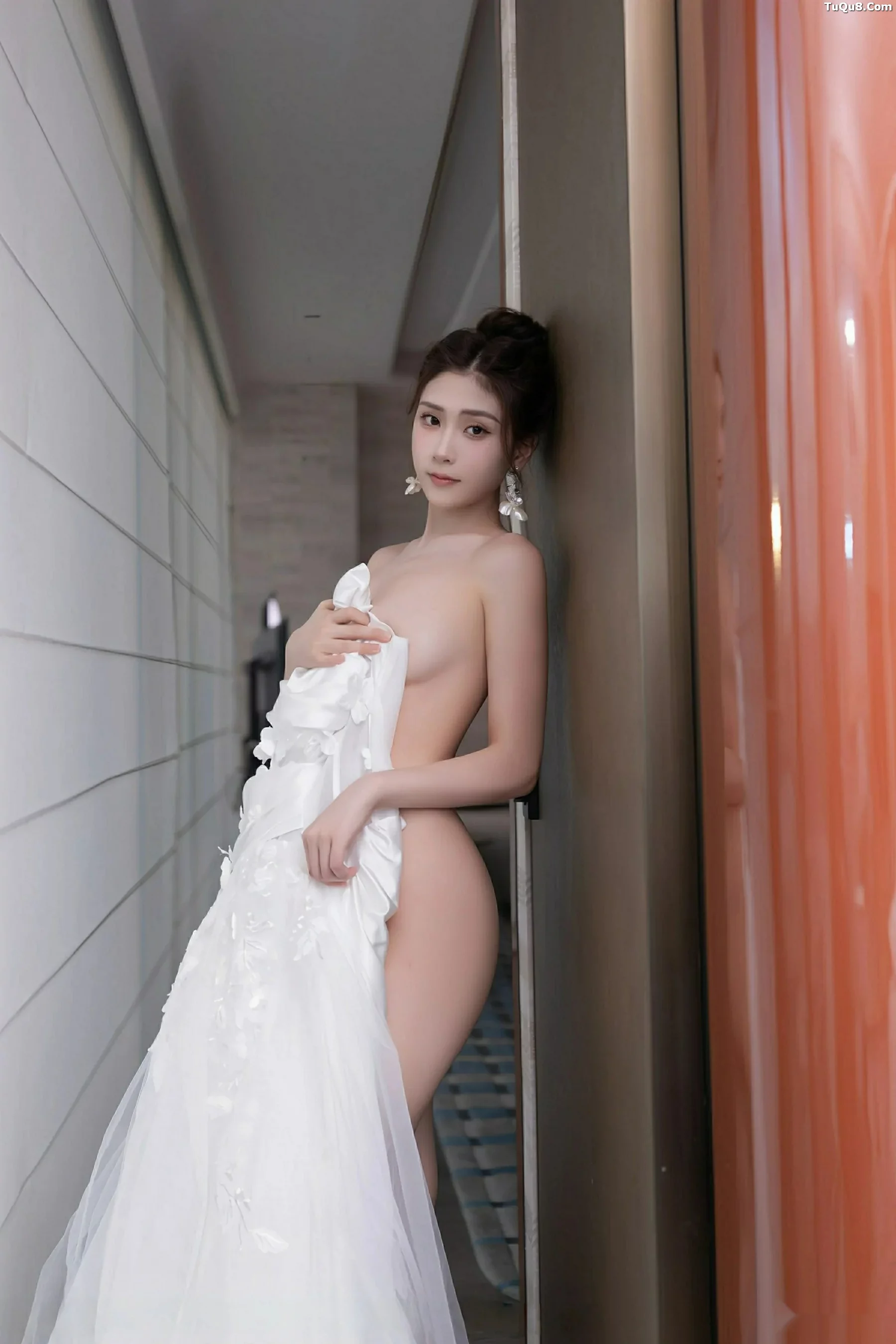 秀人集.com_[XiuRen秀人网]No.10814_模特刘婷婷性感白色婚纱露白色内衣配超薄肉丝秀美腿诱惑写真80P