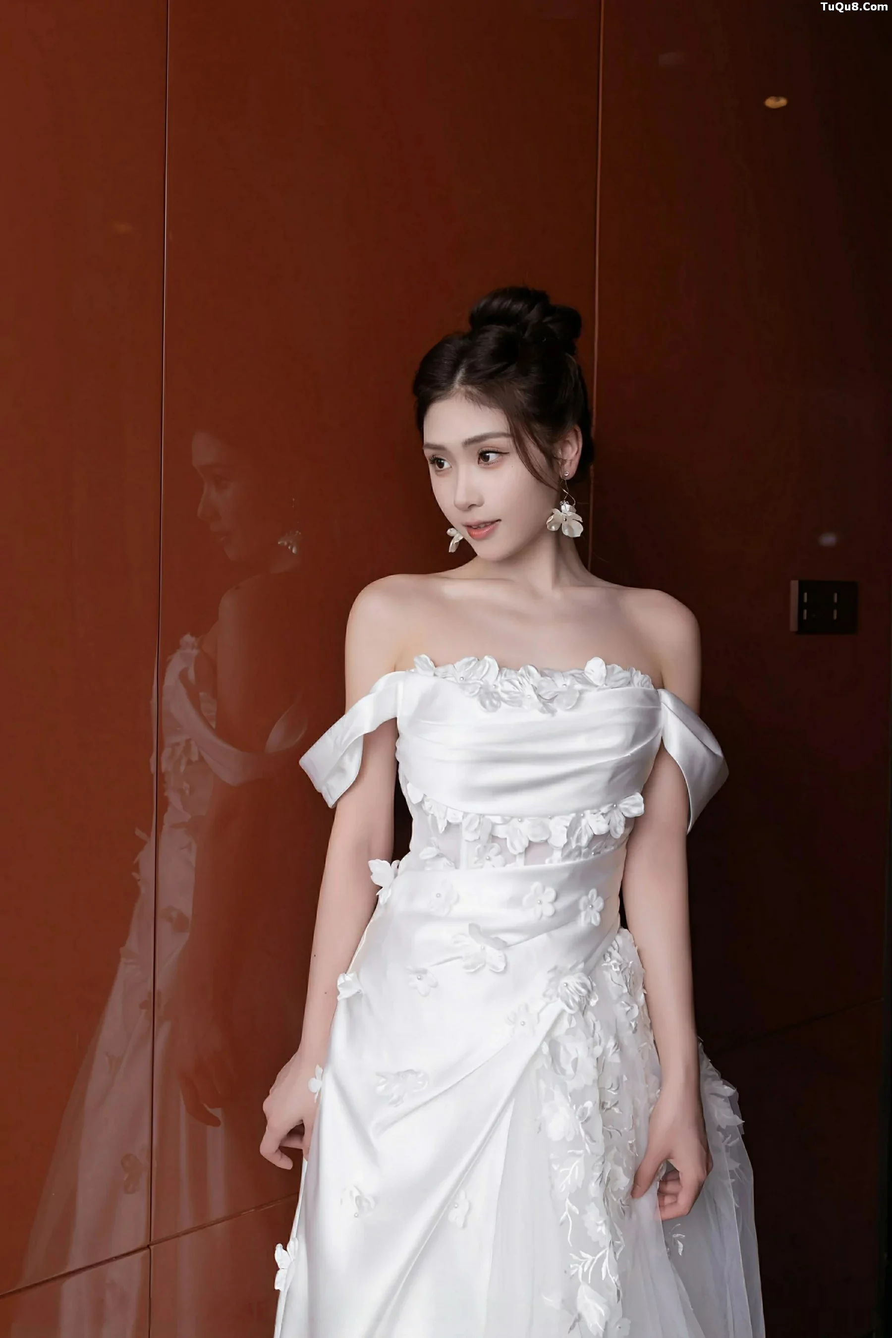 秀人集.com_[XiuRen秀人网]No.10814_模特刘婷婷性感白色婚纱露白色内衣配超薄肉丝秀美腿诱惑写真80P