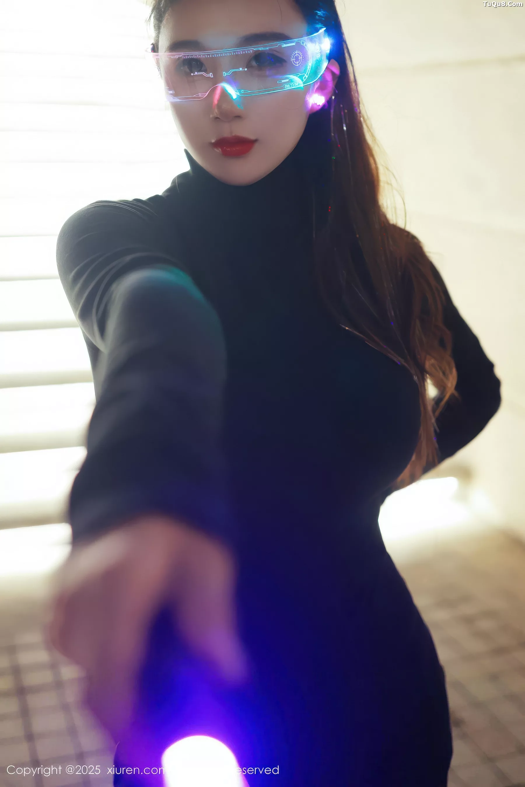 秀人集.com_[XiuRen秀人网]No.10936_模特小肉肉咪性感黑色连衣短裙配超薄黑丝秀凹凸身材诱惑写真77P