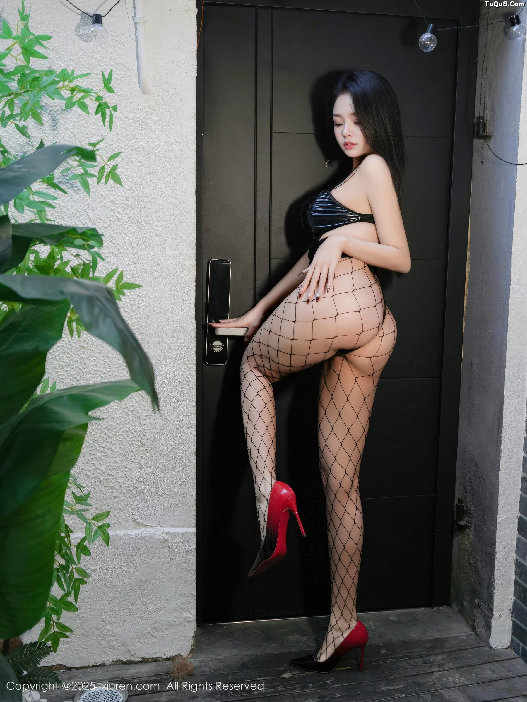 秀人集.com_[XiuRen秀人网]No.10979_新人模特Yuanbao性感紫色连衣裙露黑色情趣内衣秀丰满身材写真76P