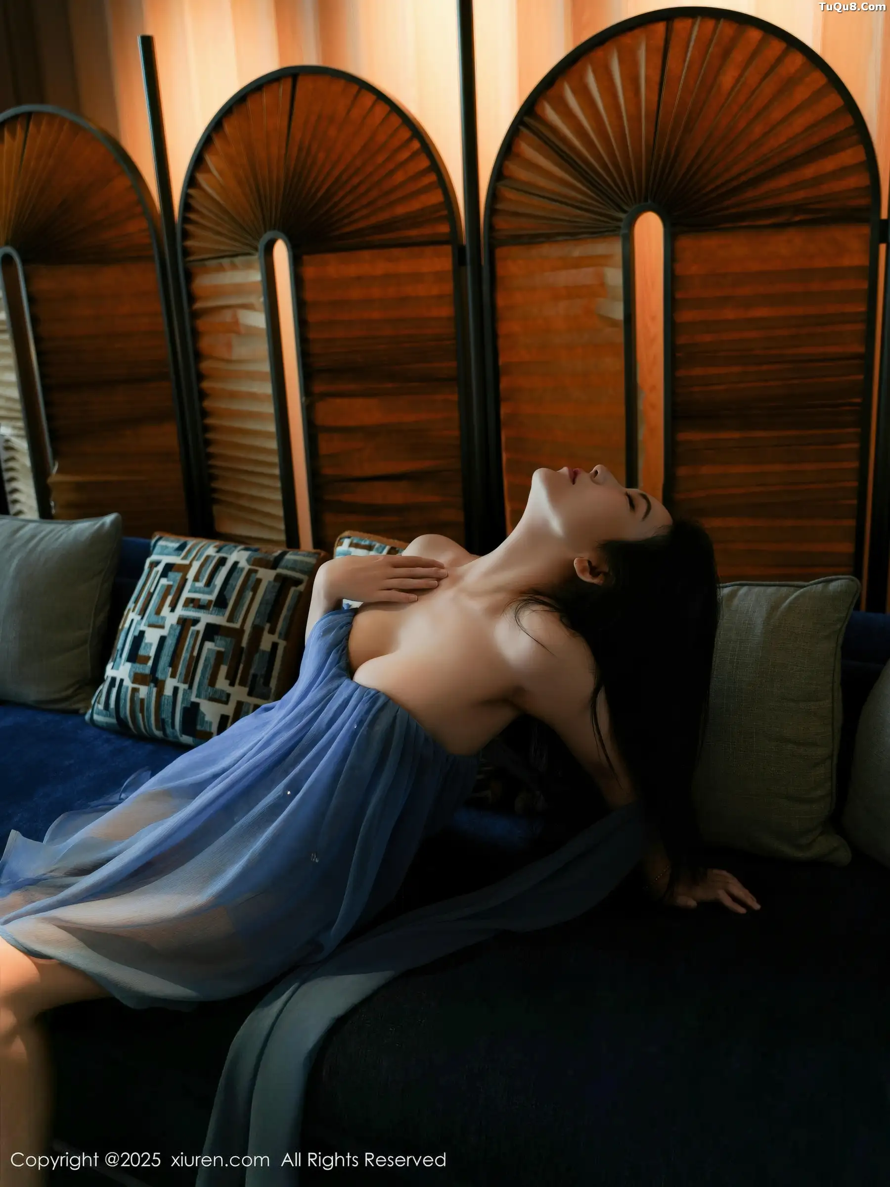 秀人集.com_[XiuRen秀人网]No.10988_模特烧烧小桃蓝色连衣短裙+白色碎花连衣裙秀曼妙身材诱惑写真52P