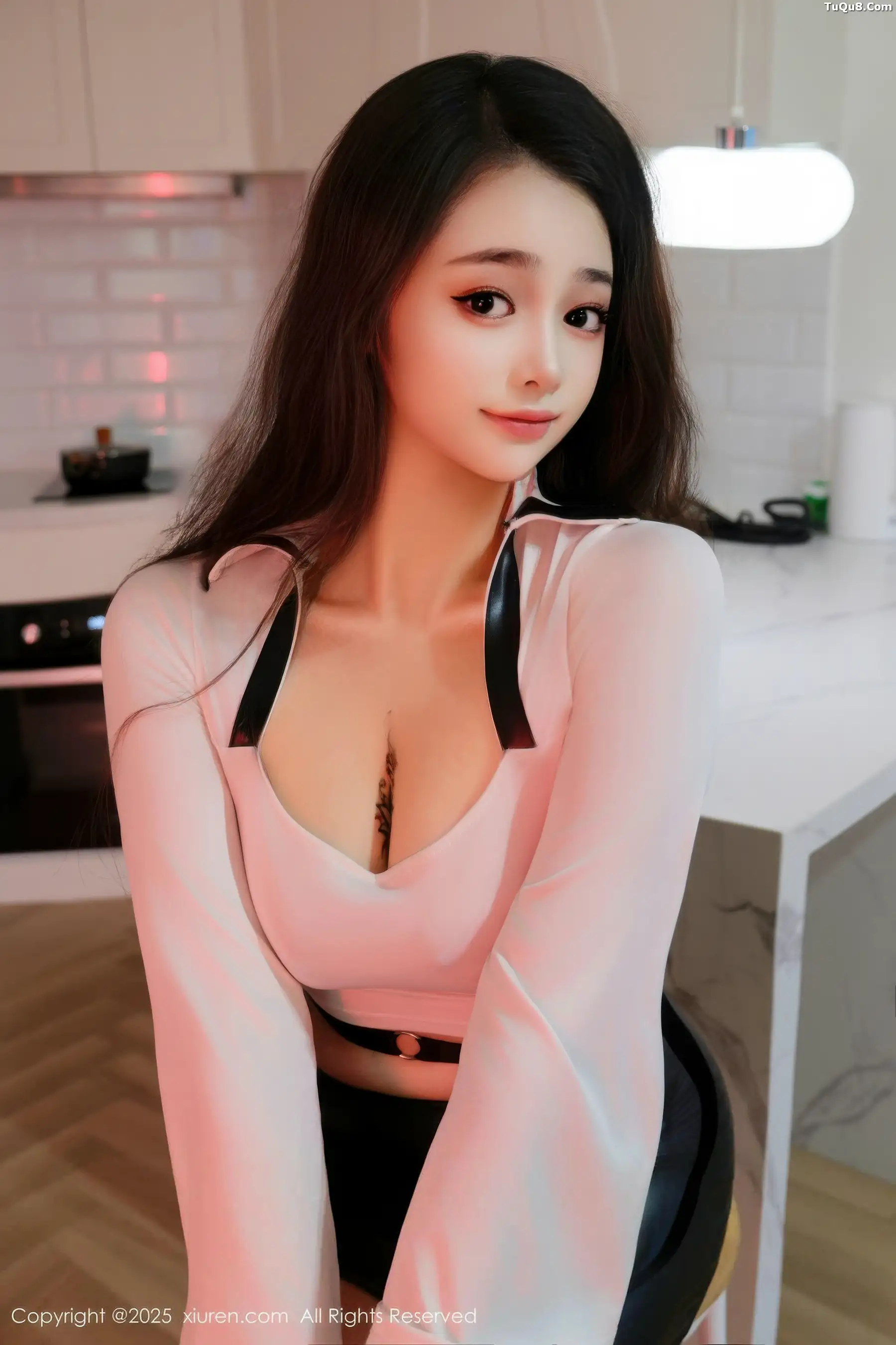 秀人集.com_[XiuRen秀人网]No.10993_新人模特福福_Thrive性感浅色T恤配黑短裙秀丰满身材诱惑写真80P