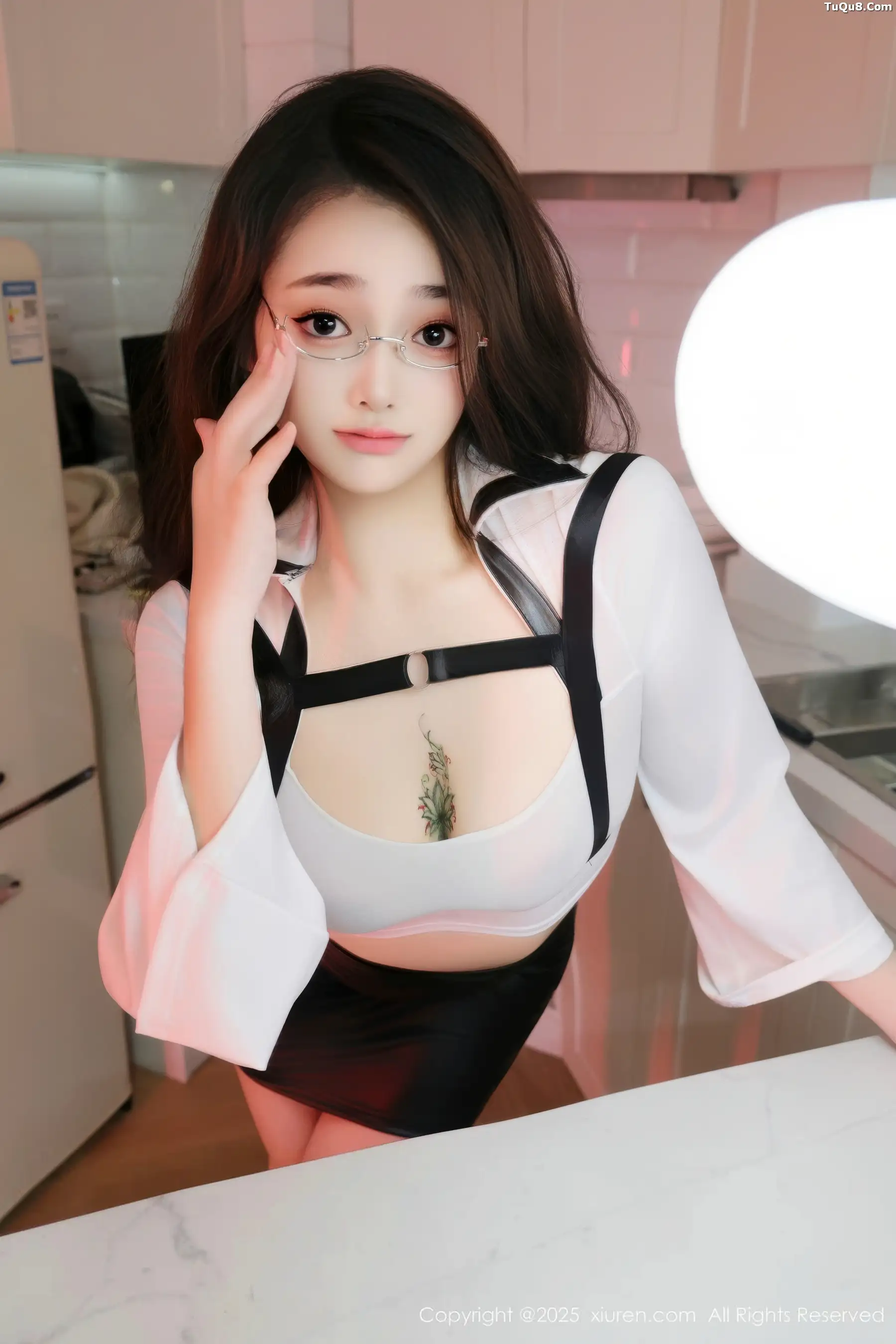 秀人集.com_[XiuRen秀人网]No.10993_新人模特福福_Thrive性感浅色T恤配黑短裙秀丰满身材诱惑写真80P