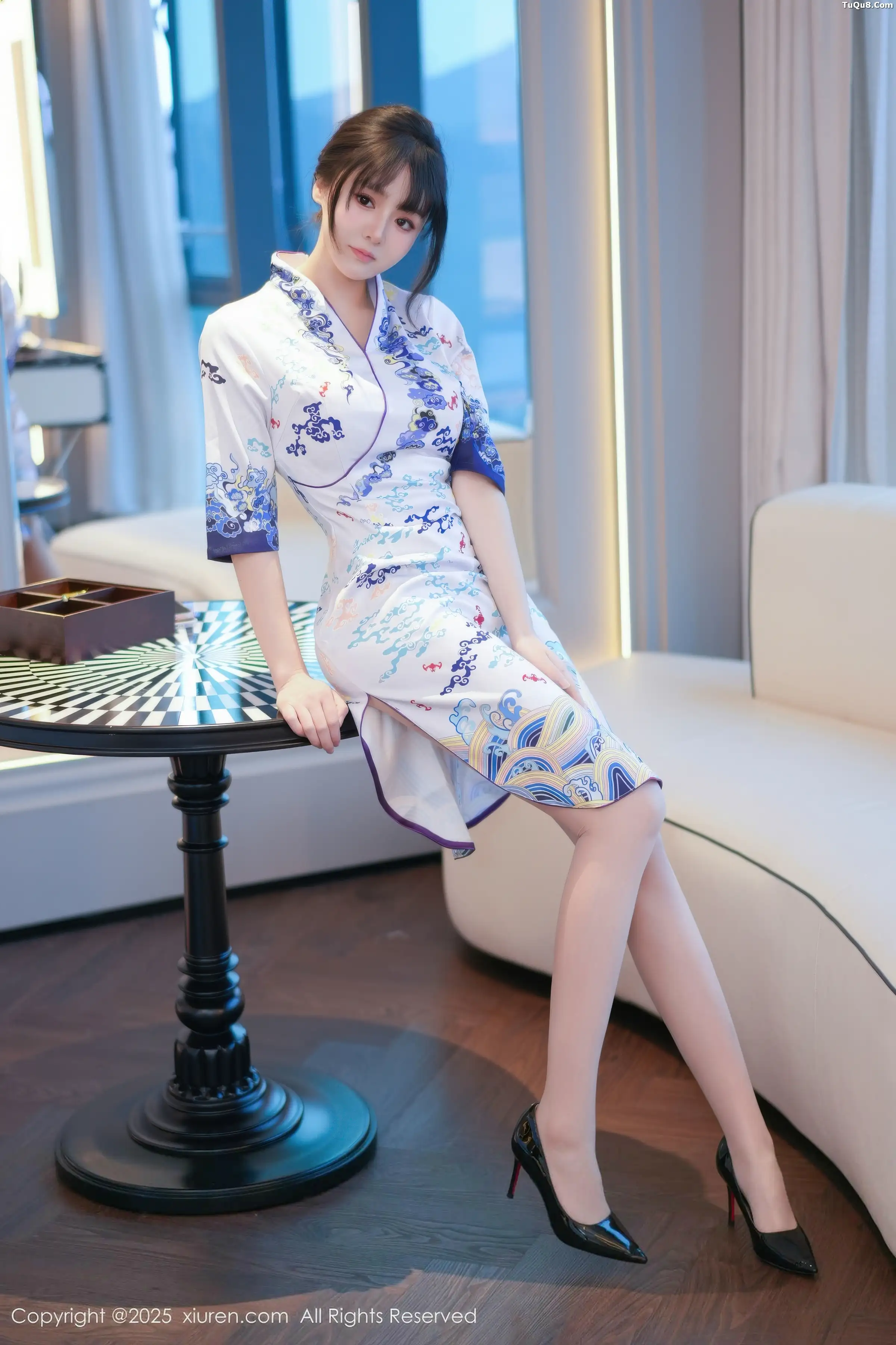 秀人集.com_[XiuRen秀人网]No.11001_模特沈南汐RuRu性感浅色旗袍露白色蕾丝内衣秀凹凸身材诱惑写真67P