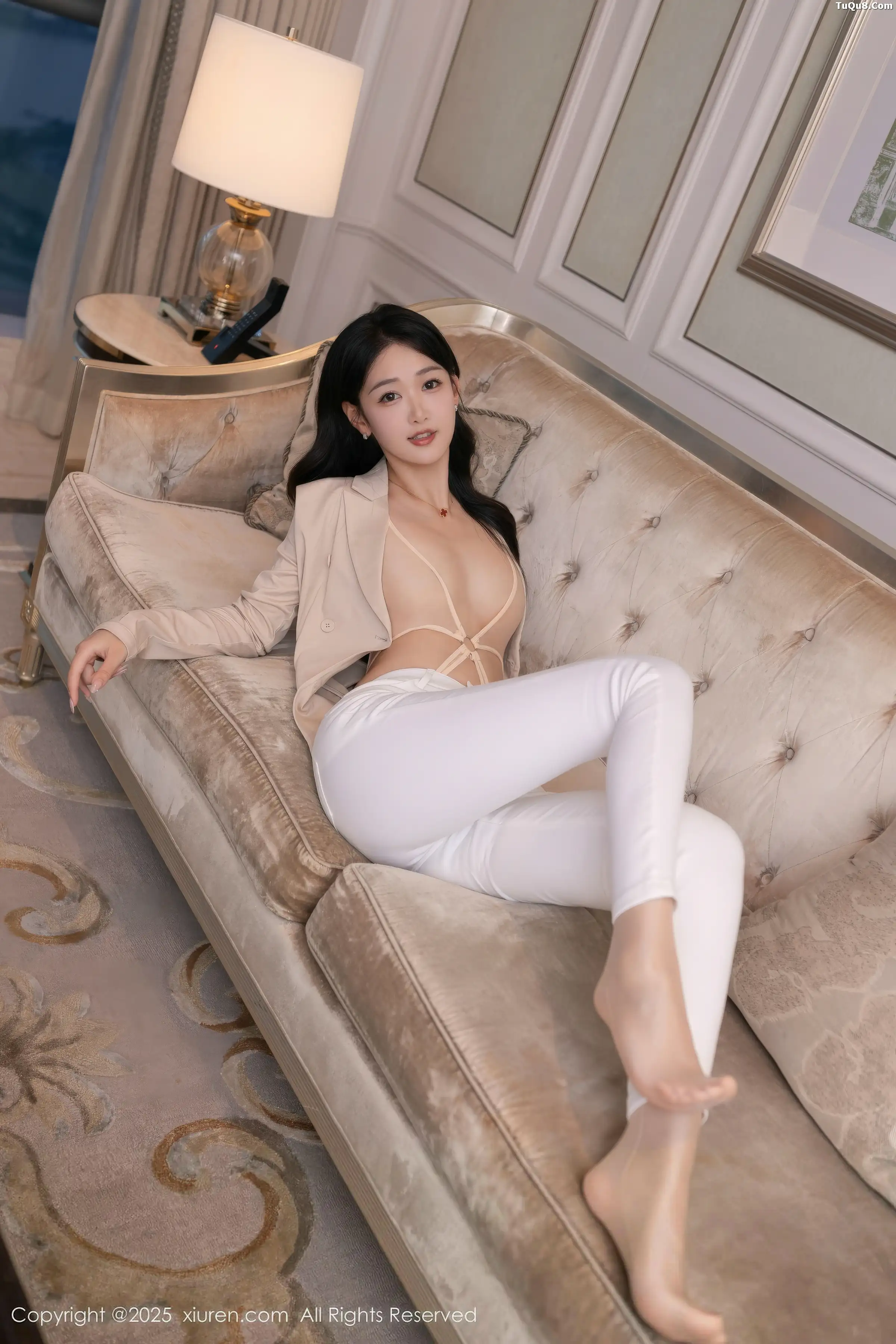 秀人集.com_[XiuRen秀人网]No.11053_模特唐安琪性感OL服饰露浅色内衣配超薄肉丝秀曼妙身姿诱惑写真84P